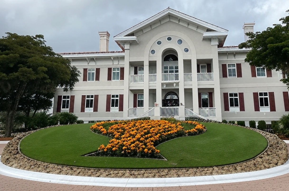 Naples National Golf Club clubhouse view via Grok
