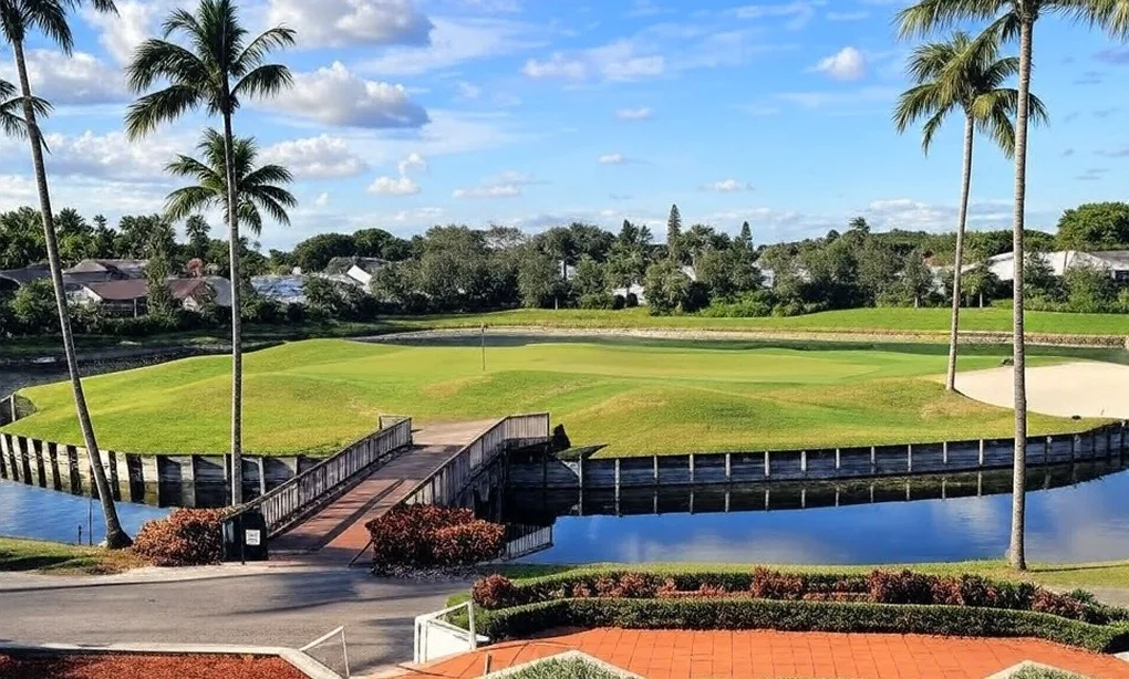 Boca Raton Golf & Racquet Club in Florida view of island green via Grok