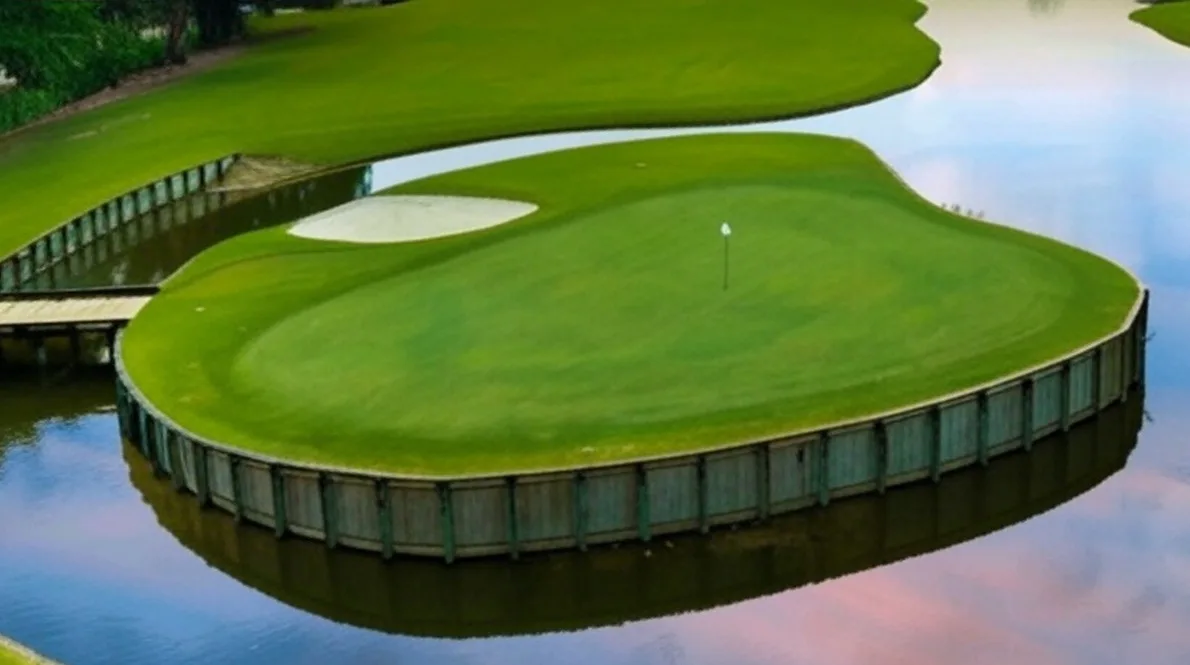 Via Mizner Golf & City Club in Boca Raton Florida view of island green via Grok